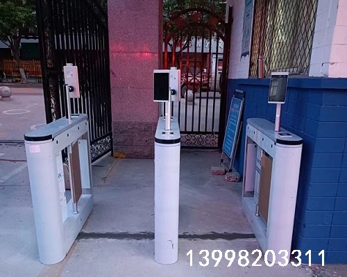 沈工厂人脸识别摆闸门禁系统安装现场图片